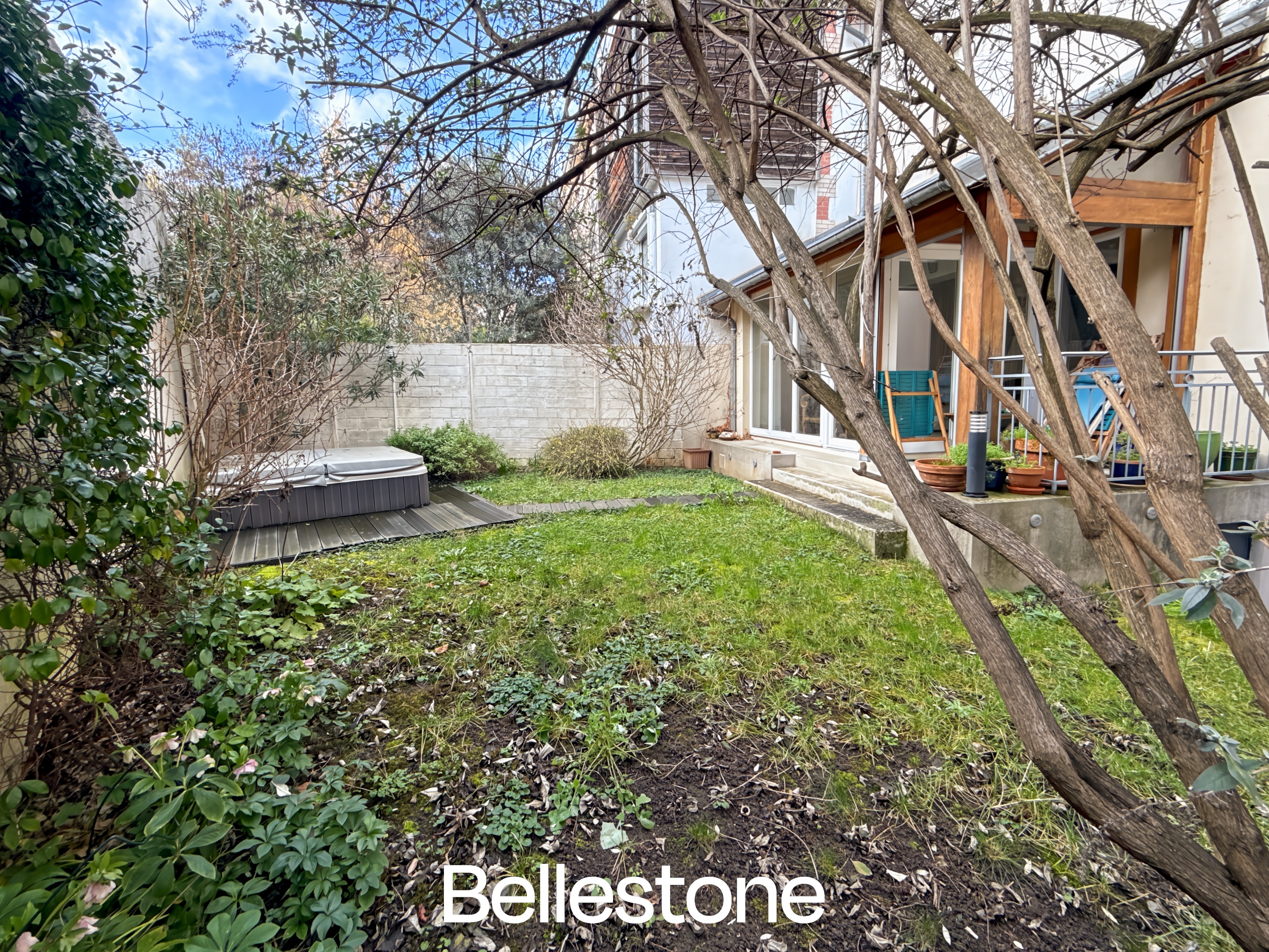 Maison familiale avec jardin et garage