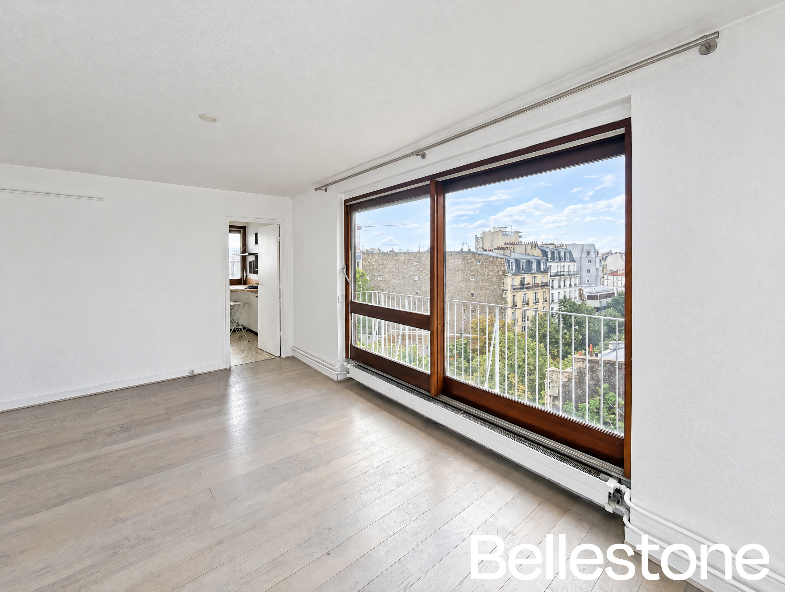 Grand studio de 33 m² – Dernier étage, balcon et vue panoramique