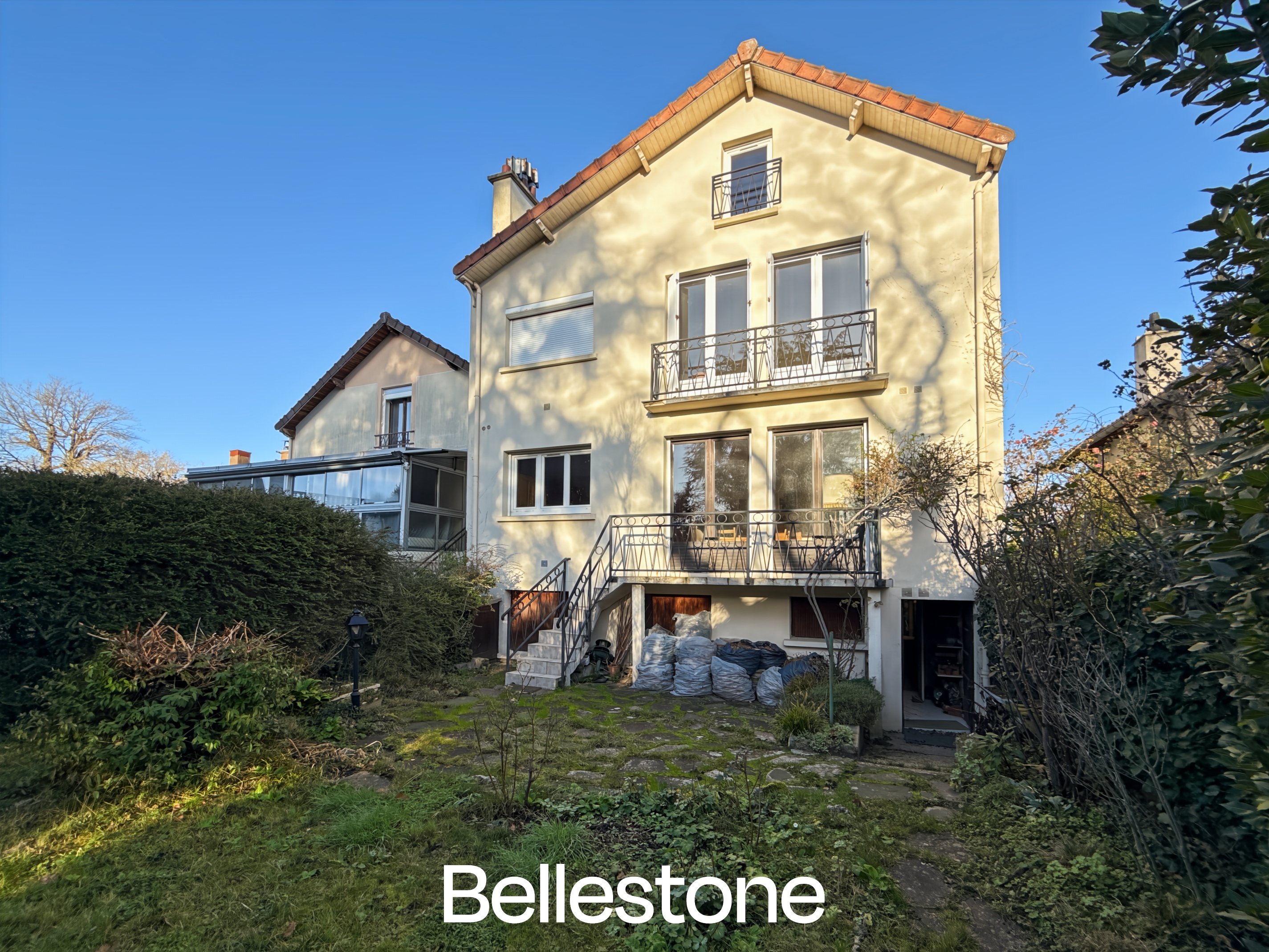 Grande maison familiale à rénover - La Feuillaume